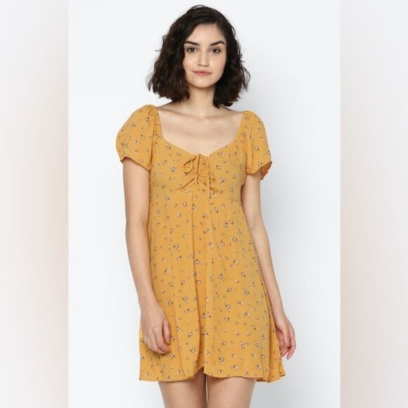 AMERICAN EAGLE WOMEN YELLOW RUCHED FLUTTER-SLEEVE MINI DRESS SMALL #718 - Picture 1 of 9